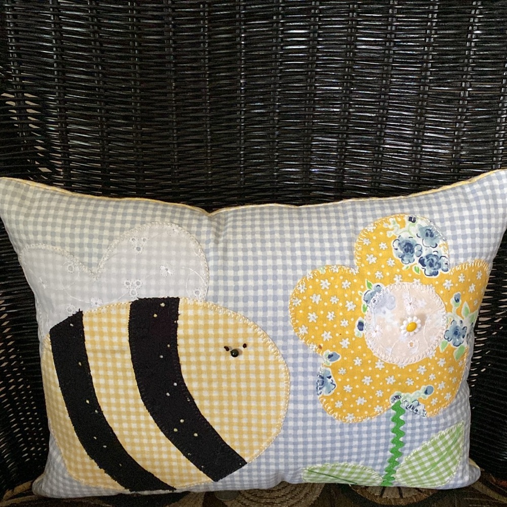 Handmade Appliqué Pillow 13”x 10” NWOT - Picture 9 of 10